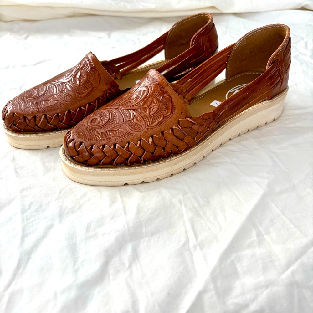 Itzel Huarache Mexican Sandal Hand Made Tooled Slip On Leather Comfy Size 6 - Picture 3 of 14